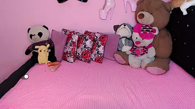 Snapshot of Ciinamonloren chatting on 5, 2, 2026 Ciinamonloren online show from 5, 2, 2026