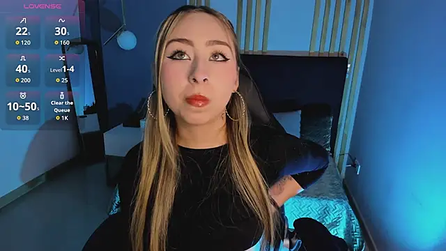 Snapshot of _cloe_martinez chatting on 3, 3, 2026 cloe martinez online show from 3, 3, 2026