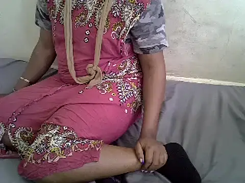 Crystal  Gee online show from 6, 3, 2025