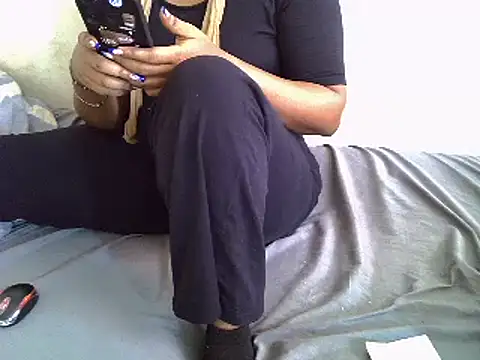 Crystal  Gee online show from 12, 3, 2025