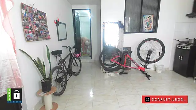 Scarletleon77 online show from 2, 10, 2025