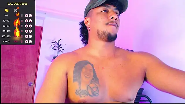 Snapshot of yosoy_enzo2020 chatting on 5, 1, 2025 yosoy enzo2020 online show from 5, 1, 2025