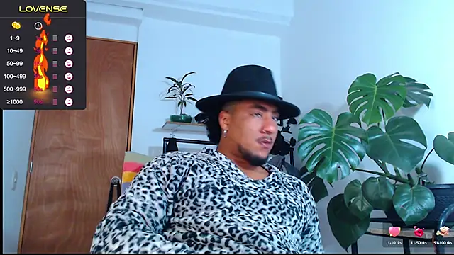 Snapshot of yosoy_enzo2020 chatting on 1, 2, 2025 yosoy enzo2020 online show from 1, 2, 2025