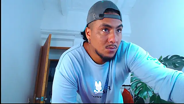 Snapshot of yosoy_enzo2020 chatting on 2, 2, 2025 yosoy enzo2020 online show from 2, 2, 2025