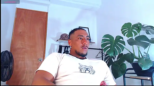 Snapshot of yosoy_enzo2020 chatting on 19, 2, 2025 yosoy enzo2020 online show from 19, 2, 2025