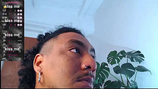 Snapshot of yosoy_enzo2020 chatting on 23, 2, 2025 yosoy enzo2020 online show from 23, 2, 2025