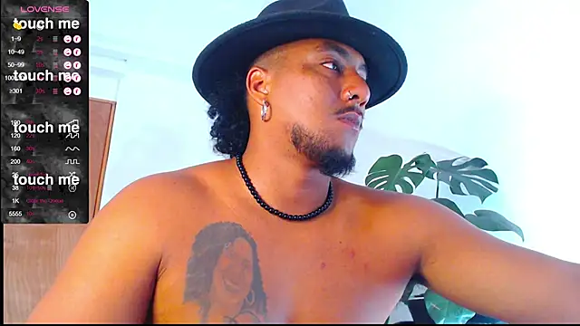 Snapshot of yosoy_enzo2020 chatting on 23, 2, 2025 yosoy enzo2020 online show from 23, 2, 2025