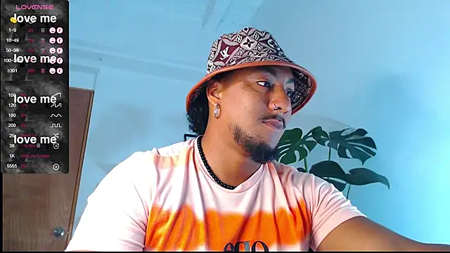 Snapshot of yosoy_enzo2020 chatting on 24, 2, 2025 yosoy enzo2020 online show from 24, 2, 2025