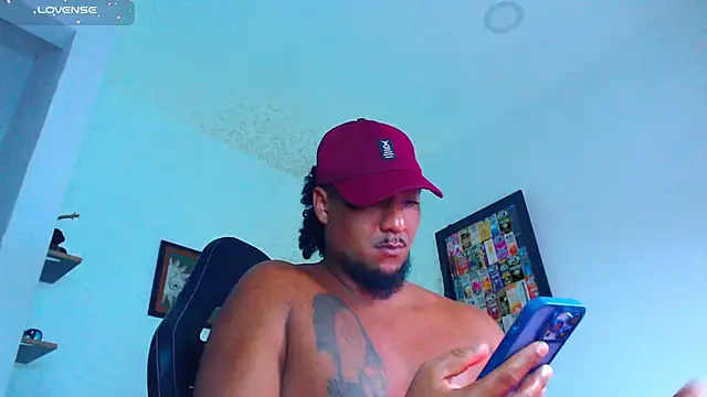 Snapshot of yosoy_enzo2020 chatting on 5, 12, 2025 yosoy enzo2020 online show from 5, 12, 2025