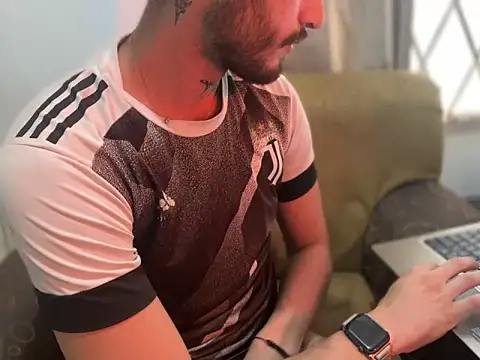 axel giracr online show from 16, 12, 2024