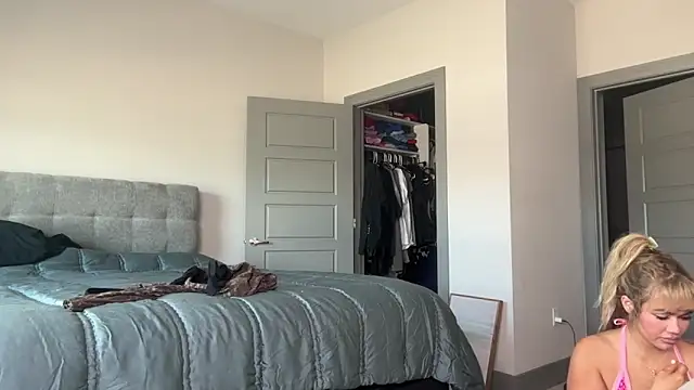 ElenaErickson online show from 3, 3, 2025