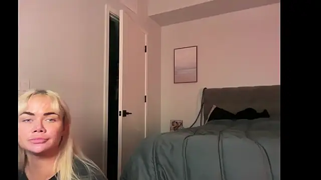 Snapshot of ElenaErickson chatting on 7, 1, 2026 ElenaErickson online show from 7, 1, 2026