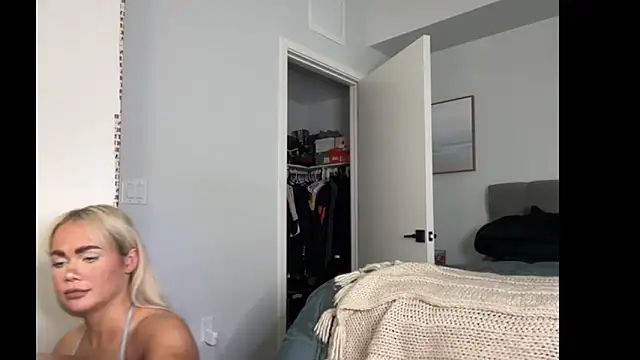 Snapshot of ElenaErickson chatting on 7, 1, 2026 ElenaErickson online show from 7, 1, 2026