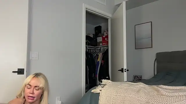 Snapshot of ElenaErickson chatting on 2, 2, 2026 ElenaErickson online show from 2, 2, 2026