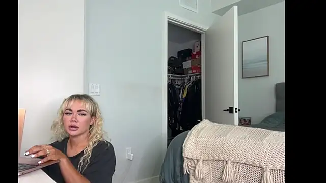 Snapshot of ElenaErickson chatting on 18, 3, 2026 ElenaErickson online show from 18, 3, 2026