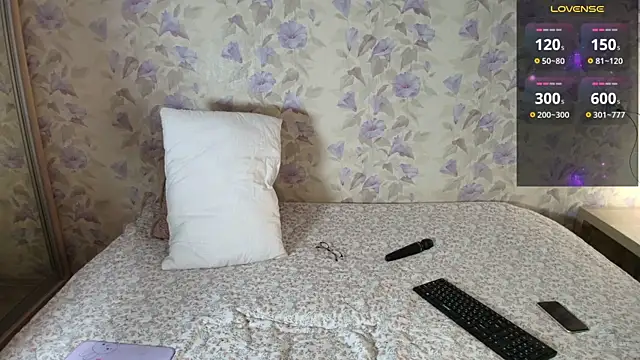 Snapshot of Louise_Lavender chatting on 1, 5, 2026 Louise Lavender online show from 1, 5, 2026