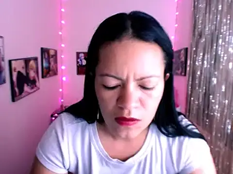 Snapshot of Cristal_w chatting on 16, 1, 2025 Cristal w online show from 16, 1, 2025