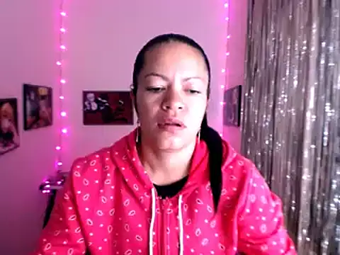 Snapshot of Cristal_w chatting on 3, 2, 2025 Cristal w online show from 3, 2, 2025
