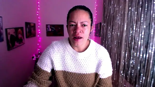 Snapshot of Cristal_w chatting on 5, 2, 2025 Cristal w online show from 5, 2, 2025