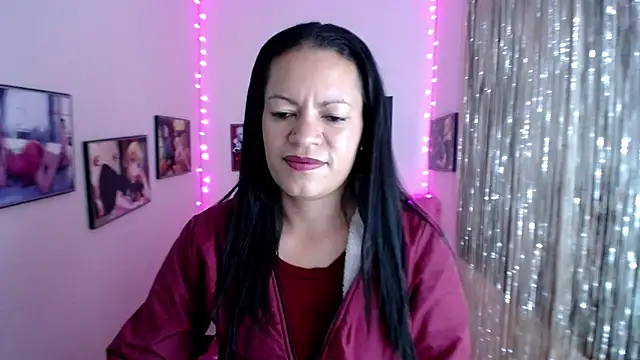 Snapshot of Cristal_w chatting on 10, 2, 2025 Cristal w online show from 10, 2, 2025