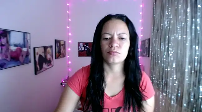 Snapshot of Cristal_w chatting on 14, 2, 2025 Cristal w online show from 14, 2, 2025