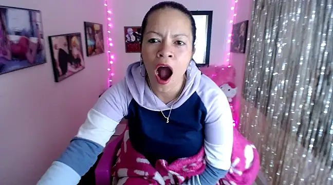Snapshot of Cristal_w chatting on 25, 2, 2025 Cristal w online show from 25, 2, 2025