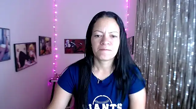 Snapshot of Cristal_w chatting on 2, 3, 2025 Cristal w online show from 2, 3, 2025