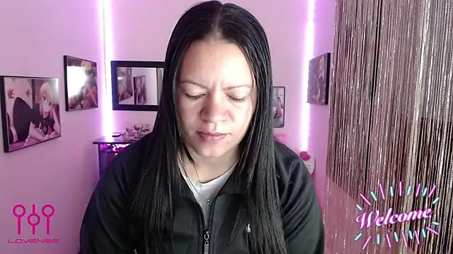 Snapshot of Cristal_w chatting on 16, 9, 2025 Cristal w online show from 16, 9, 2025