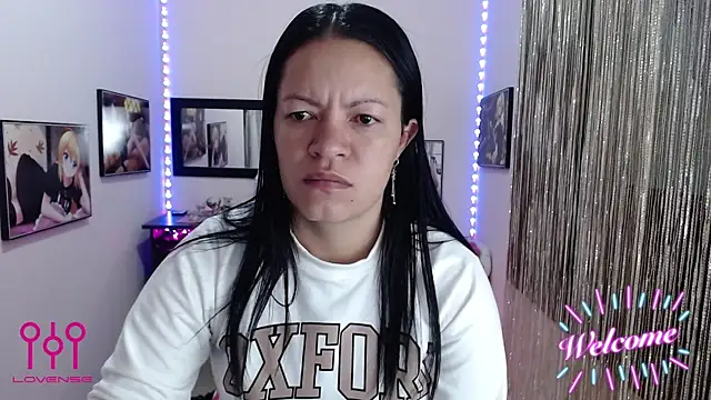Snapshot of Cristal_w chatting on 8, 10, 2025 Cristal w online show from 8, 10, 2025