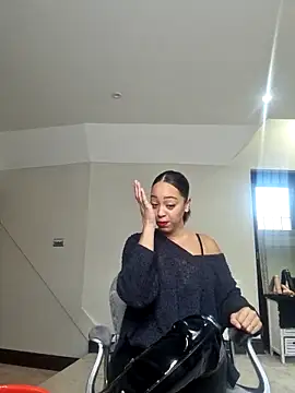 Snapshot of QueenTricks1 chatting on 19, 12, 2025 QueenTricks1 online show from 19, 12, 2025