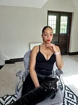 Snapshot of QueenTricks1 chatting on 10, 4, 2026 QueenTricks1 online show from 10, 4, 2026