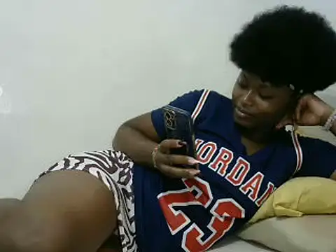 Snapshot of slender-qwene chatting on 4, 3, 2025 slender-qwene online show from 4, 3, 2025