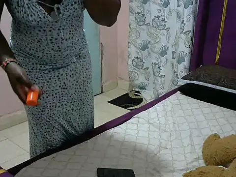 Snapshot of slender-qwene chatting on 20, 9, 2025 slender-qwene online show from 20, 9, 2025