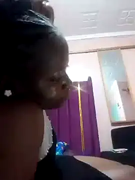 Snapshot of slender-qwene chatting on 15, 10, 2025 slender-qwene online show from 15, 10, 2025