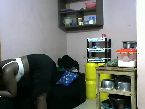 Snapshot of slender-qwene chatting on 28, 10, 2025 slender-qwene online show from 28, 10, 2025