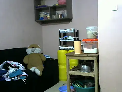 Snapshot of slender-qwene chatting on 30, 10, 2025 slender-qwene online show from 30, 10, 2025