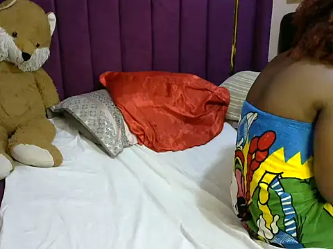 Snapshot of slender-qwene chatting on 17, 11, 2025 slender-qwene online show from 17, 11, 2025