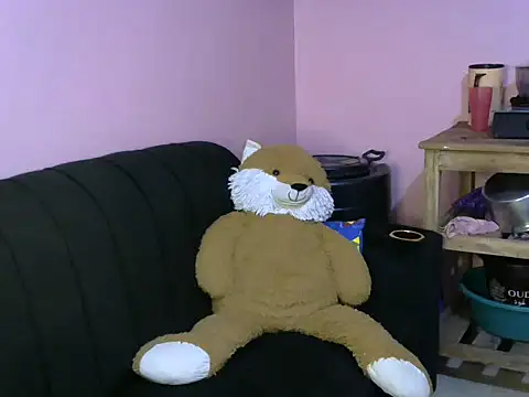 Snapshot of slender-qwene chatting on 20, 11, 2025 slender-qwene online show from 20, 11, 2025