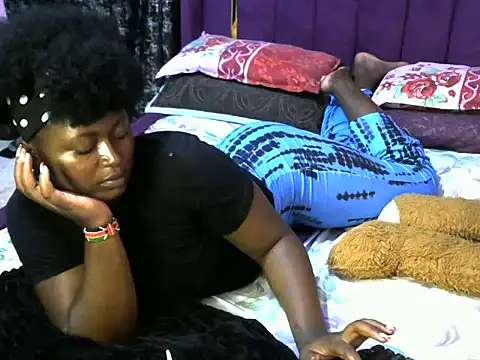 Snapshot of slender-qwene chatting on 24, 11, 2025 slender-qwene online show from 24, 11, 2025