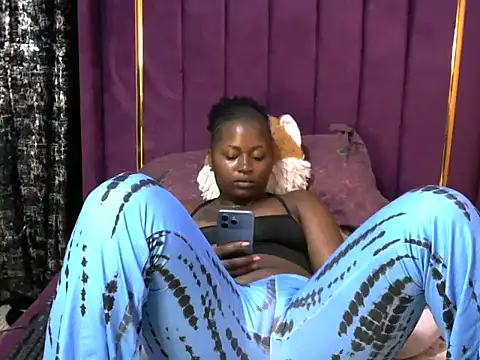 Snapshot of slender-qwene chatting on 4, 12, 2025 slender-qwene online show from 4, 12, 2025