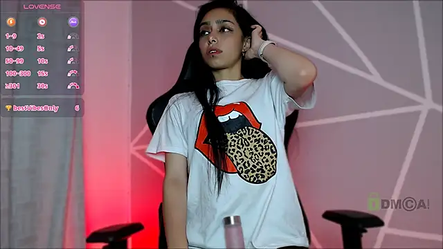 Snapshot of lilylouisee chatting on 3, 12, 2024 lilylouisee online show from 3, 12, 2024