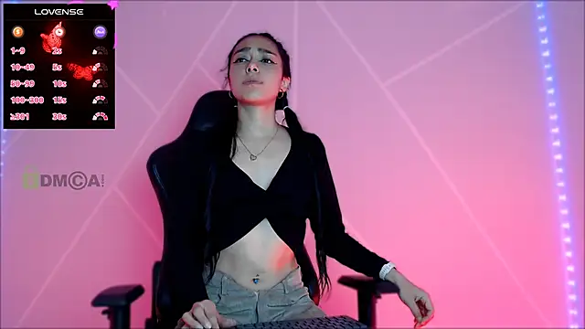 Snapshot of lilylouisee chatting on 5, 3, 2025 lilylouisee online show from 5, 3, 2025