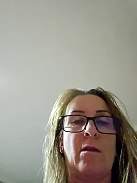 Snapshot of Steffi45 chatting on 12, 11, 2025 Steffi45 online show from 12, 11, 2025