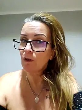 Snapshot of Steffi45 chatting on 3, 12, 2025 Steffi45 online show from 3, 12, 2025