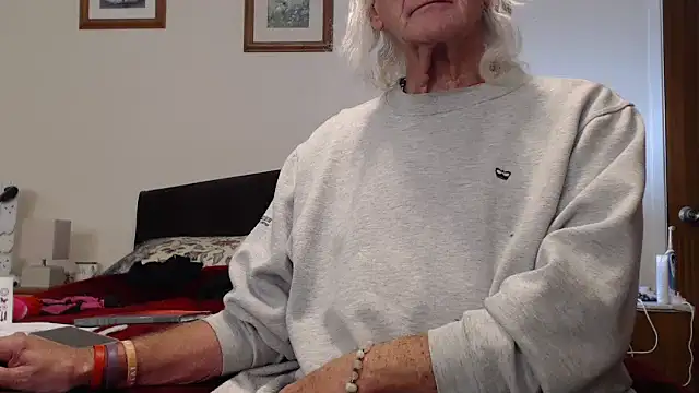 Snapshot of WaverlyKernow chatting on 1, 11, 2025 WaverlyKernow online show from 1, 11, 2025