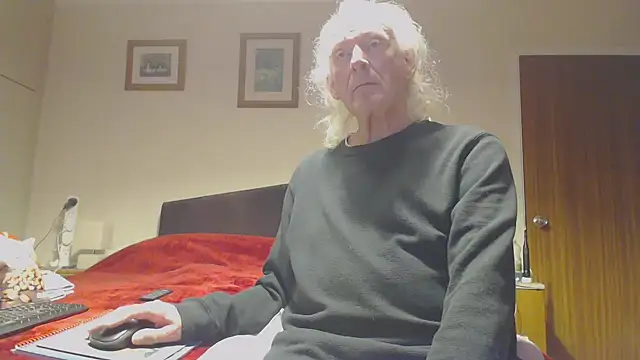 Snapshot of WaverlyKernow chatting on 15, 12, 2025 WaverlyKernow online show from 15, 12, 2025