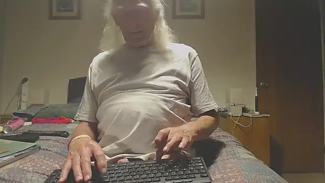 Snapshot of WaverlyKernow chatting on 24, 4, 2026 WaverlyKernow online show from 24, 4, 2026