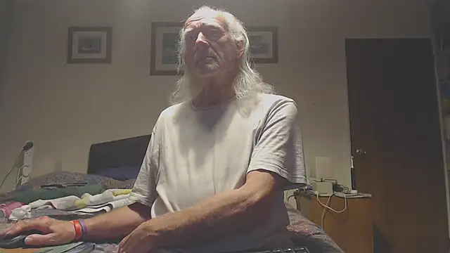 Snapshot of WaverlyKernow chatting on 25, 4, 2026 WaverlyKernow online show from 25, 4, 2026