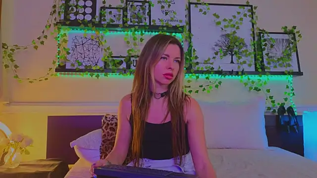 Snapshot of Real_Tini chatting on 18, 1, 2025 Real Tini online show from 18, 1, 2025