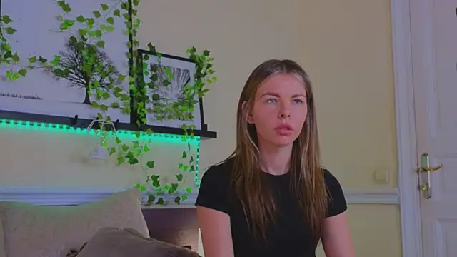 Snapshot of Real_Tini chatting on 14, 3, 2025 Real Tini online show from 14, 3, 2025